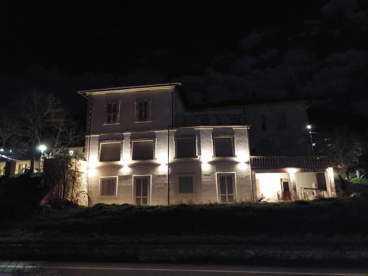 La Casa Del Mago Camere E Appartamenti Pissignano Екстериор снимка